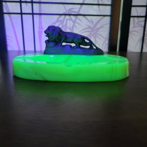 1930s Houze Akro Agate Slag Glass UV Radium Glow Art Deco Brass Lion Ashtray - Picture 8 of 8